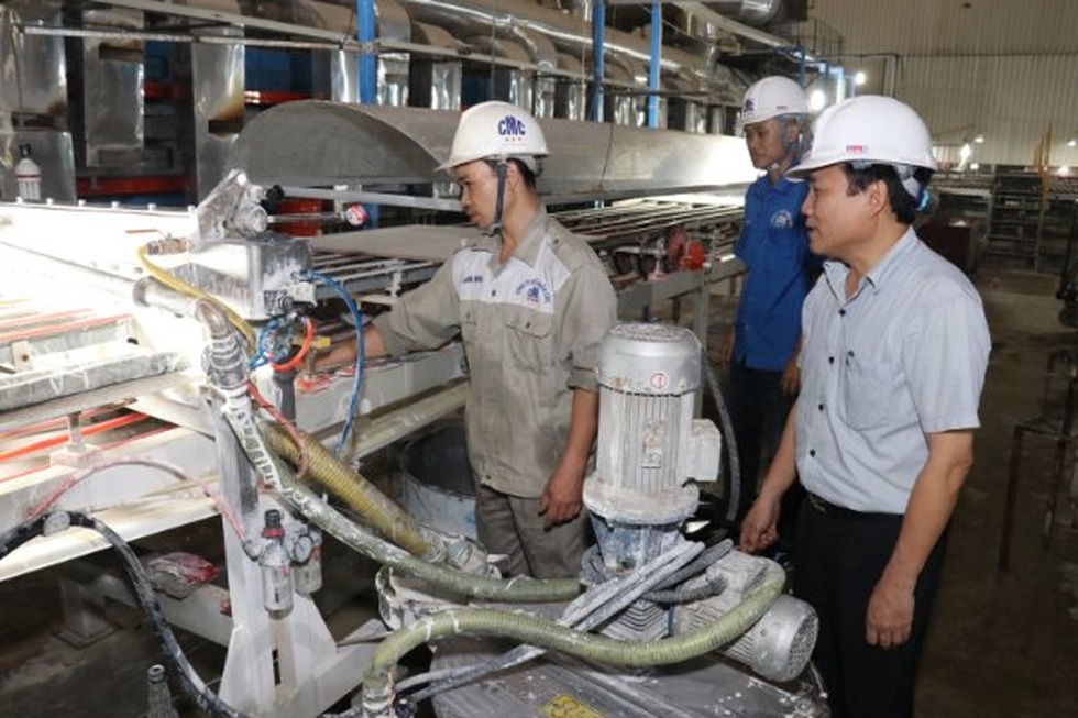 Hơn 2.300 lao động nhận trợ cấp bảo hiểm tai nạn, bệnh nghề nghiệp - 7 Hơn 2.300 lao động nhận trợ cấp bảo hiểm tai nạn, bệnh nghề nghiệp - 7