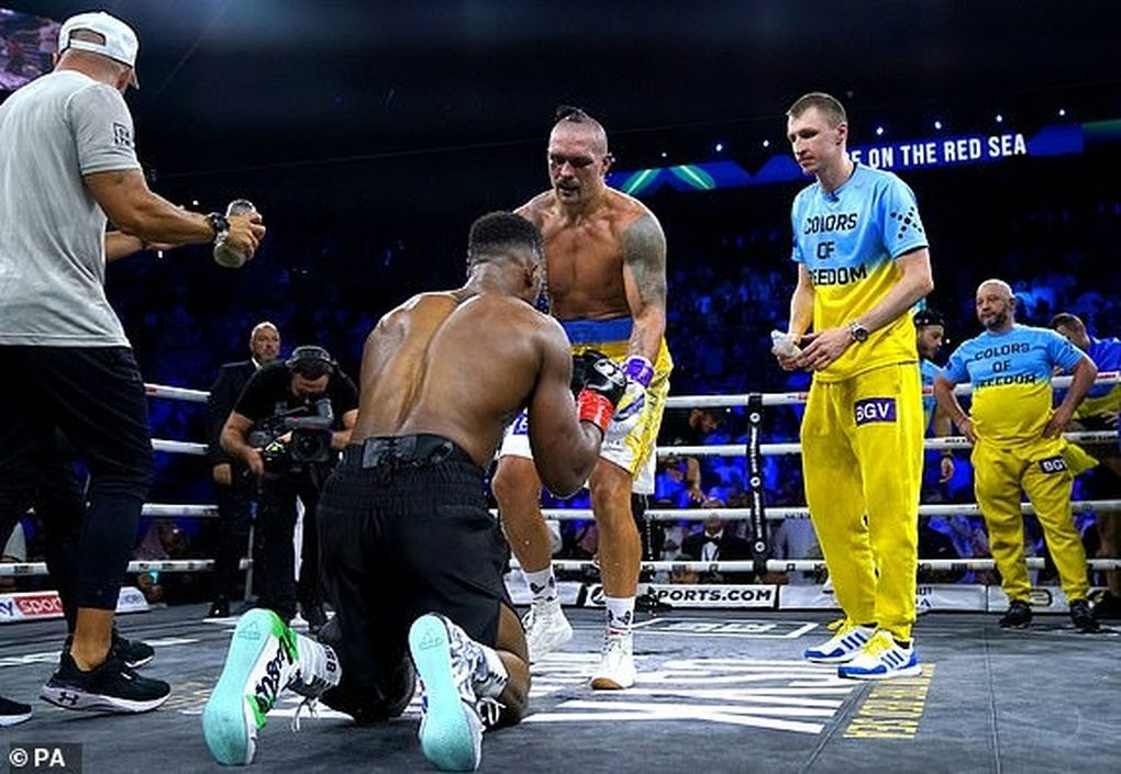 Oleksandr Usyk đánh bại Anthony Joshua sau 12 hiệp đấu căng thẳng - 4 Oleksandr Usyk đánh bại Anthony Joshua sau 12 hiệp đấu căng thẳng - 4
