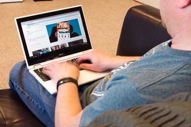 Lần đầu tiên trong lịch sử, doanh số Chromebook "đánh bại" Macbook