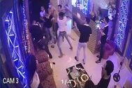 Nhóm thanh niên đập phá quán karaoke vì không rủ được nữ nhân viên đi chơi