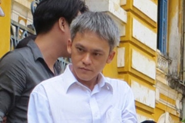 Hối hận vì lừa đảo, mắt bị cáo trở nên mù