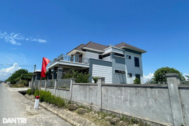 Hàng loạt ngôi nhà "khủng" được xây dựng trái phép