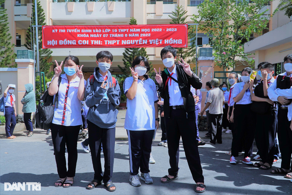Sĩ tử Cần Thơ phấn khởi vì trúng tủ đề thi Văn, dễ lấy điểm 7-8 - 1 Sĩ tử Cần Thơ phấn khởi vì trúng tủ đề thi Văn, dễ lấy điểm 7-8 - 1