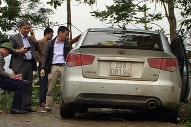 Tài xế taxi bị khách bắn thẳng vào đầu, may mắn mở được cửa xe chạy thoát thân