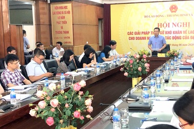 Covid-19: Doanh nghiệp cực chẳng đã mới cắt giảm, cho làm luân phiên