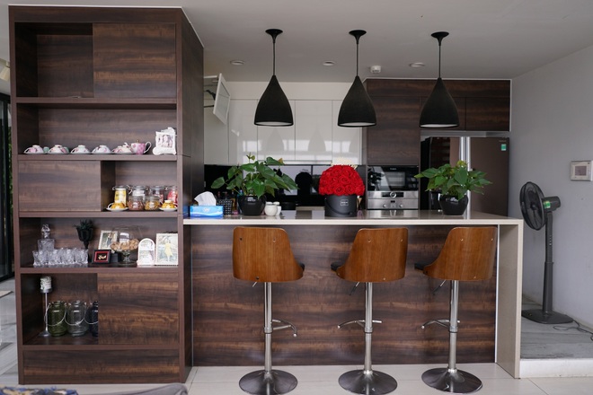 Căn penthouse “2 mặt tiền” với ban công ngập cây xanh của nữ đại gia Hà Nội - 9 Căn penthouse “2 mặt tiền” với ban công ngập cây xanh của nữ đại gia Hà Nội - 9