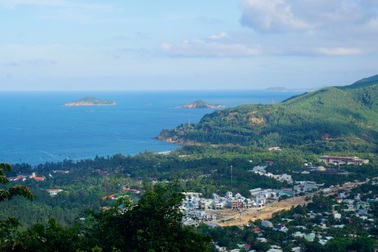 Bình Định nghiên cứu đầu tư sân golf trên núi giữa lòng thành phố