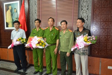 Thưởng nóng các đơn vị triệt phá 2 đường dây tội phạm lớn