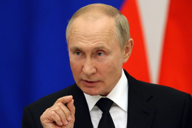 Ông Putin nói vũ khí phương Tây cấp cho Ukraine "bị bán sang Trung Đông"