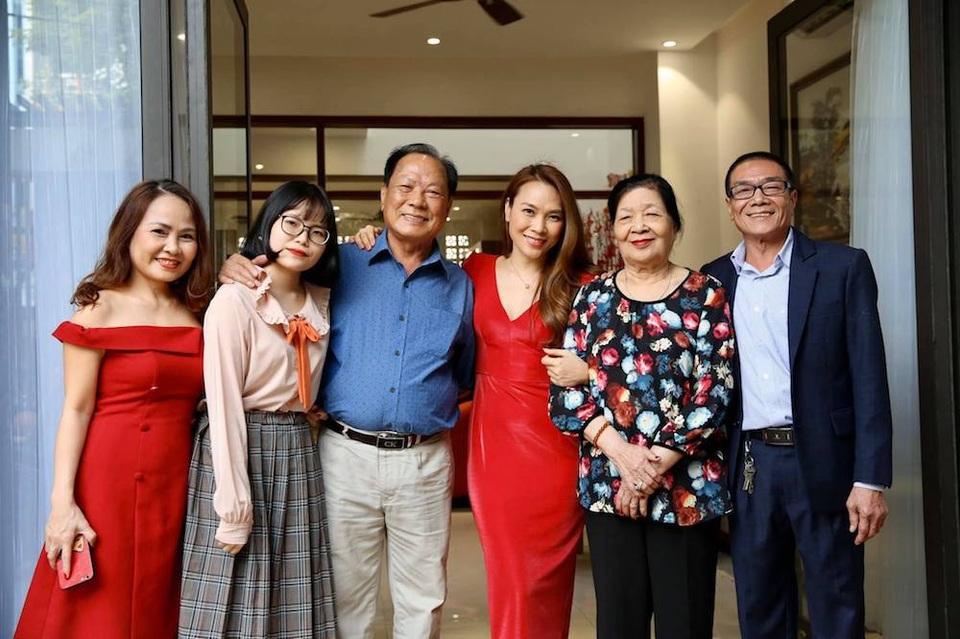 Sao Việt đi đâu, làm gì ngày đầu năm? - 1