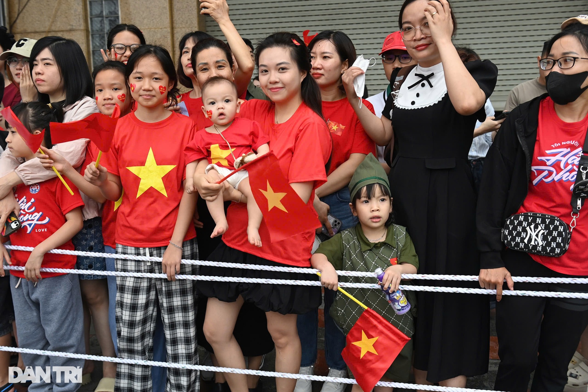 Những hình ảnh ấn tượng tại lễ kỷ niệm 70 năm Giải phóng Hải Phòng - 14