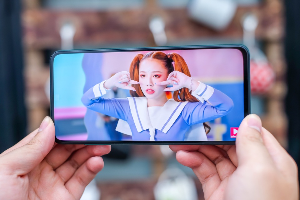 Camera ẩn dưới màn hình của Vsmart Aris Pro: Ảnh đẹp, quay video bị mờ ảo - 2 Camera ẩn dưới màn hình của Vsmart Aris Pro: Ảnh đẹp, quay video bị mờ ảo - 2