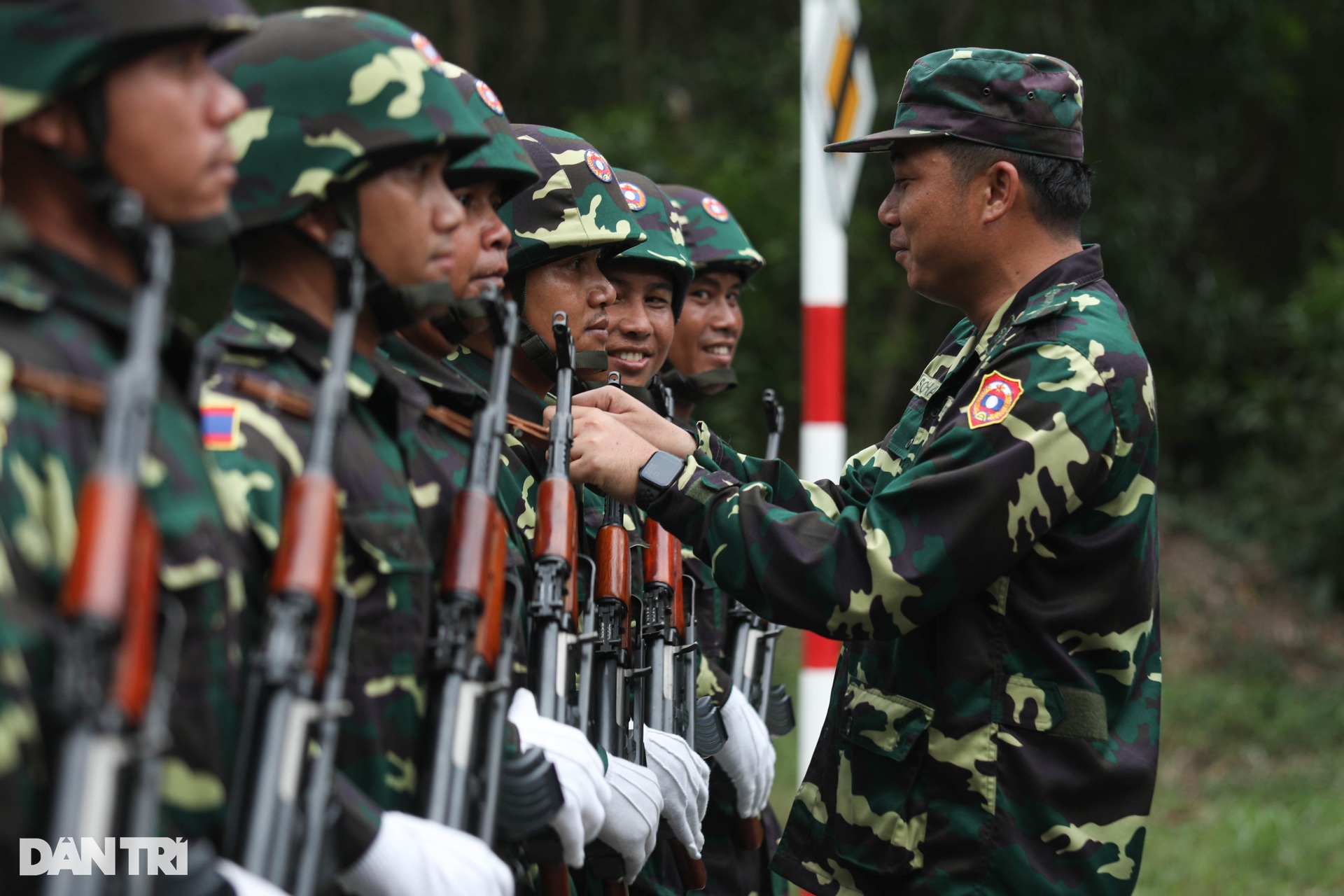 Quân đội Lào và Campuchia tích cực tập luyện cho lễ diễu binh tại Việt Nam - 14 Quân đội Lào và Campuchia tích cực tập luyện cho lễ diễu binh tại Việt Nam - 14