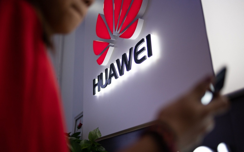Mỹ chỉ trích Huawei thu thập dữ liệu bằng cửa hậu - 1 Mỹ chỉ trích Huawei thu thập dữ liệu bằng cửa hậu - 1