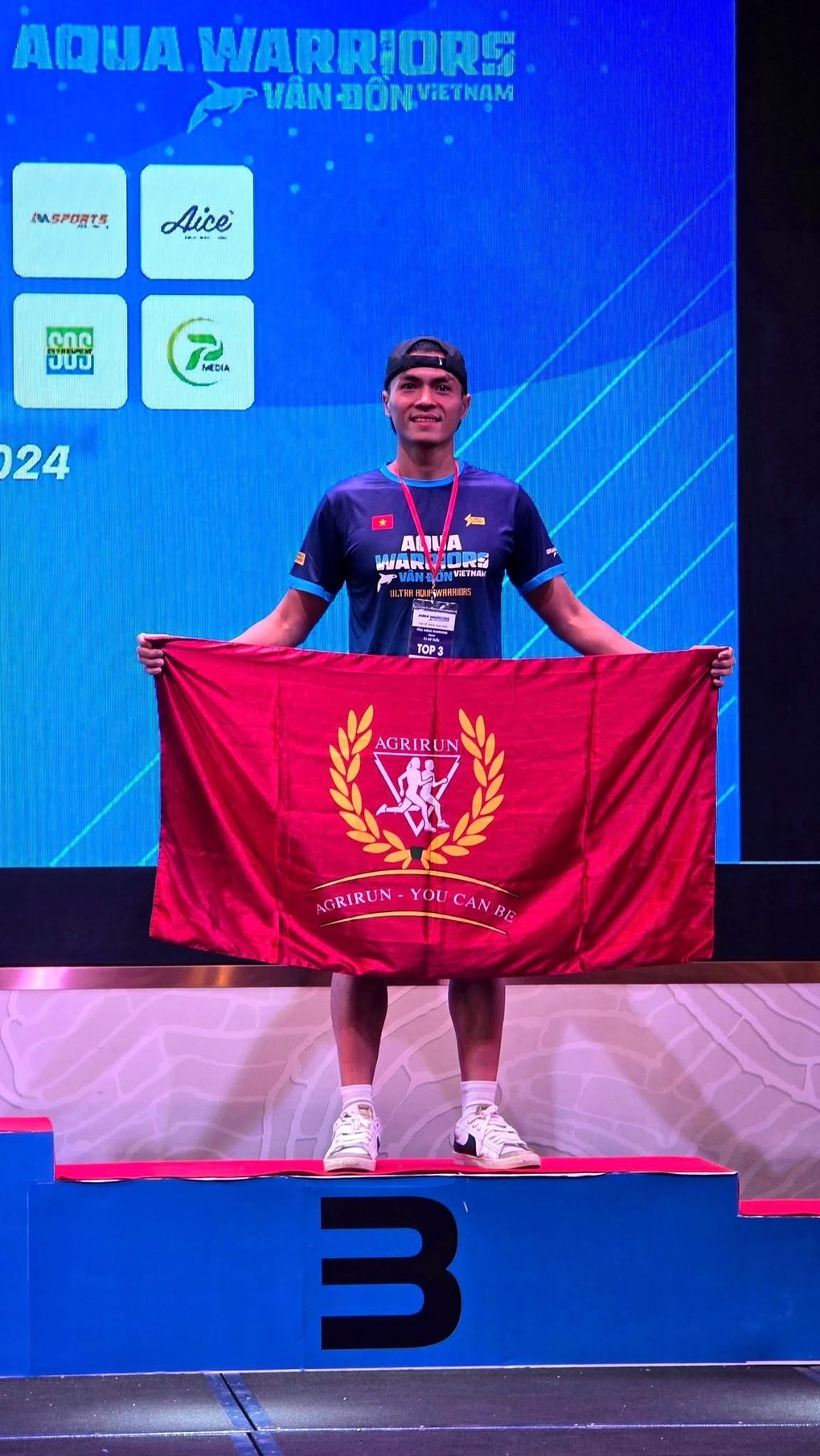 VĐV quyết đổi màu huy chương ở giải Aqua Warriors Halong Bay 2025 - 1 VĐV quyết đổi màu huy chương ở giải Aqua Warriors Halong Bay 2025 - 1