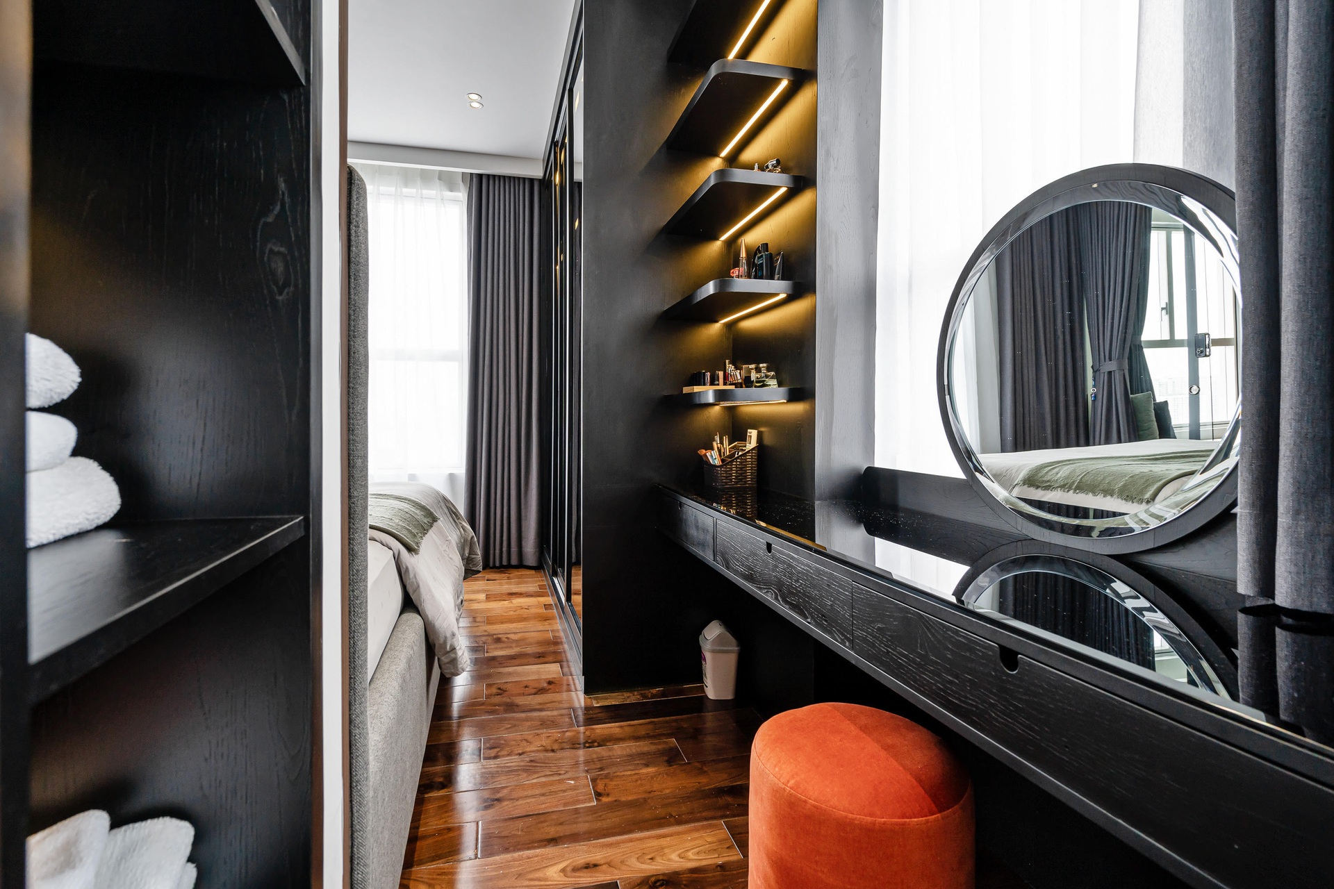 Căn hộ 115 m2 lạ mắt với nội thất tông màu đen chủ đạo - 7 Căn hộ 115 m2 lạ mắt với nội thất tông màu đen chủ đạo - 7