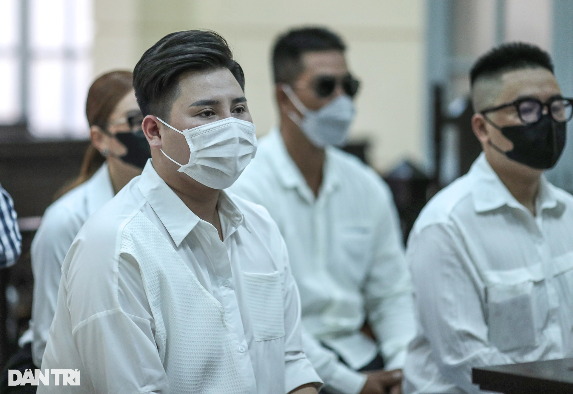 Trang Nemo cùng đồng phạm đeo kính, bịt khẩu trang kín mít hầu tòa - 6