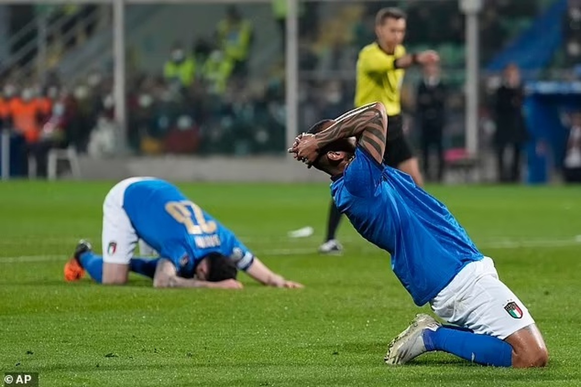 HLV Mancini sẵn sàng nghỉ việc sau khi Italia không giành vé dự World Cup - 1 HLV Mancini sẵn sàng nghỉ việc sau khi Italia không giành vé dự World Cup - 1