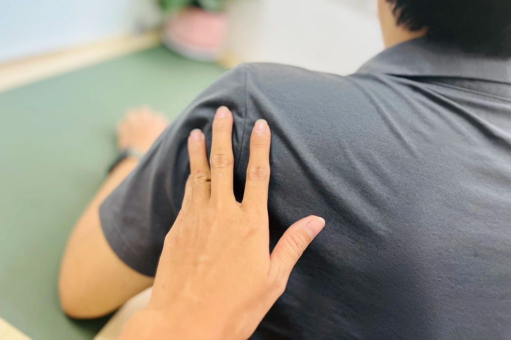 Đi phỏng vấn xin việc, nam vương 1m8 bị phó giám đốc gạ... bao nuôi - 2 Đi phỏng vấn xin việc, nam vương 1m8 bị phó giám đốc gạ... bao nuôi - 2