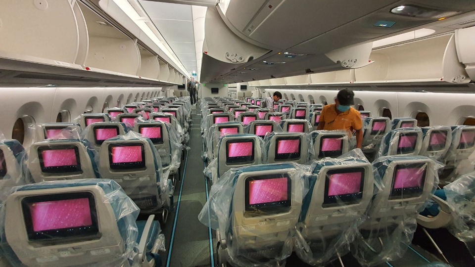 “Bảo hộ đặc chủng” trên máy bay đi Guinea Xích đạo “giải cứu” người Việt - 5 “Bảo hộ đặc chủng” trên máy bay đi Guinea Xích đạo “giải cứu” người Việt - 5