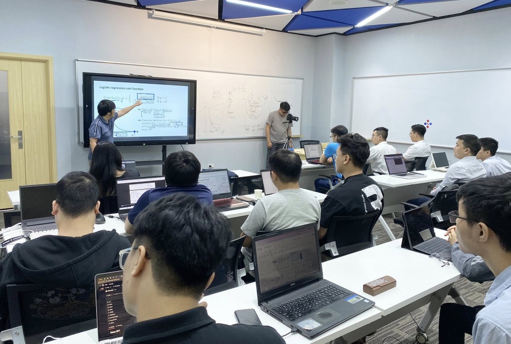 Giáo dục AI: Chìa khóa để không bị tụt lại trong cuộc cách mạng trí tuệ nhân tạo - 1 Giáo dục AI: Chìa khóa để không bị tụt lại trong cuộc cách mạng trí tuệ nhân tạo - 1
