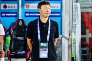 Truyền thông Hàn Quốc thán phục kỷ lục bất bại của HLV Kim Sang Sik