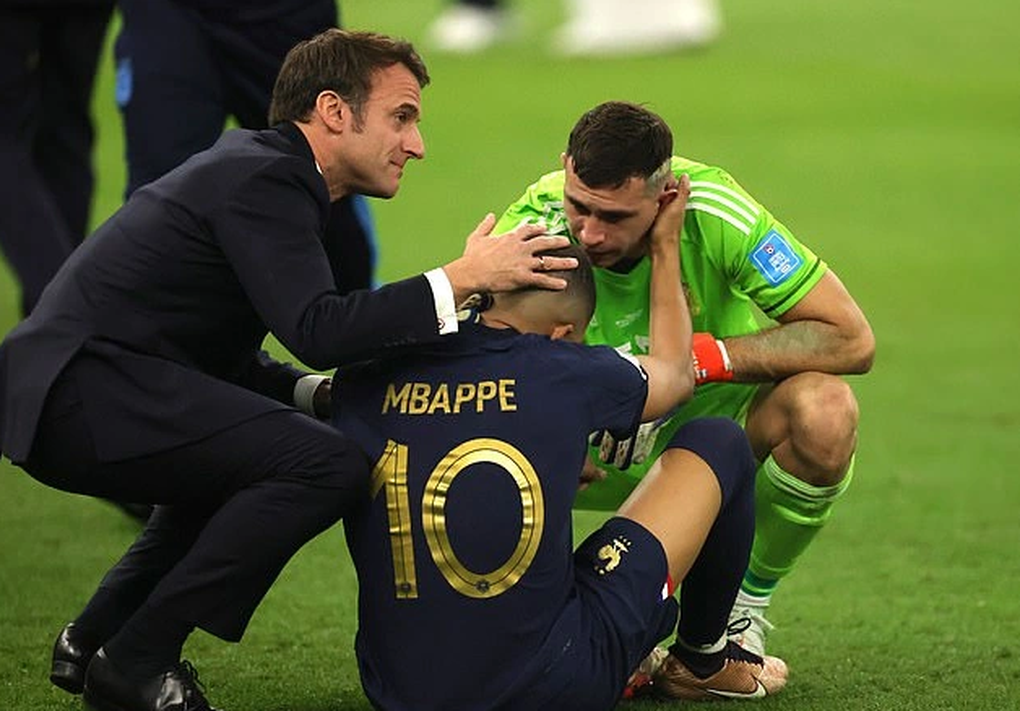 Tổng thống Pháp động viên Mbappe sau thất bại trước Argentina - 4 Tổng thống Pháp động viên Mbappe sau thất bại trước Argentina - 4