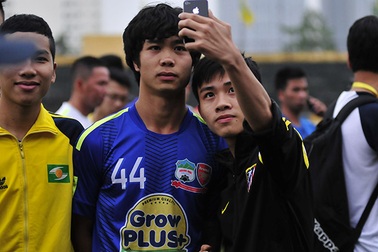 Công Phượng mặt lạnh ngày trở về sân Vinh