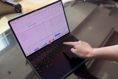 Mở hộp và trải nghiệm thực tế laptop màn hình gập MateBook Fold