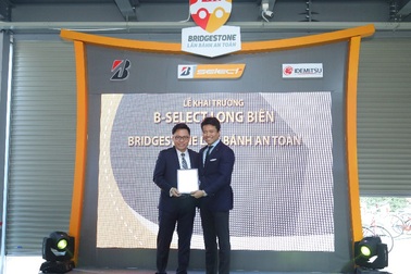 B-select Long Biên: Câu chuyện của người trẻ đam mê lốp