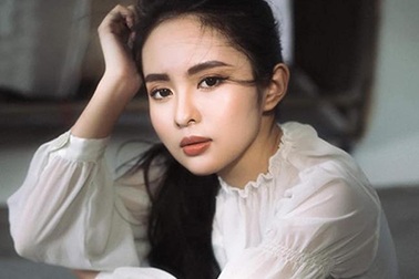 Hoa khôi Đại học Tôn Đức Thắng trong trẻo trong bộ ảnh thanh xuân