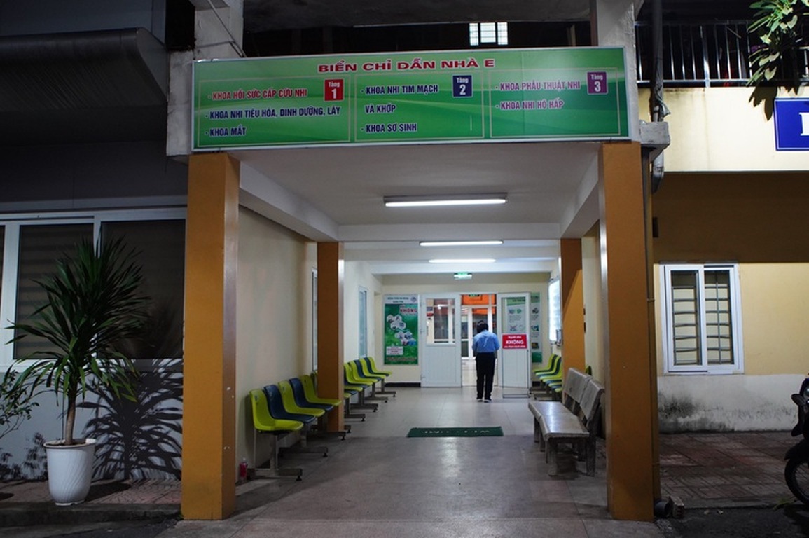 Bé 3 tuổi bị người tình của mẹ bạo hành đã tử vong - 1 Bé 3 tuổi bị người tình của mẹ bạo hành đã tử vong - 1