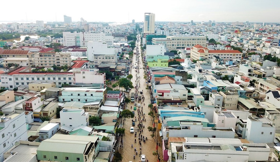 Đường phố Cần Thơ mênh mông như sông, dòng phương tiện bì bõm lội - 5 Đường phố Cần Thơ mênh mông như sông, dòng phương tiện bì bõm lội - 5