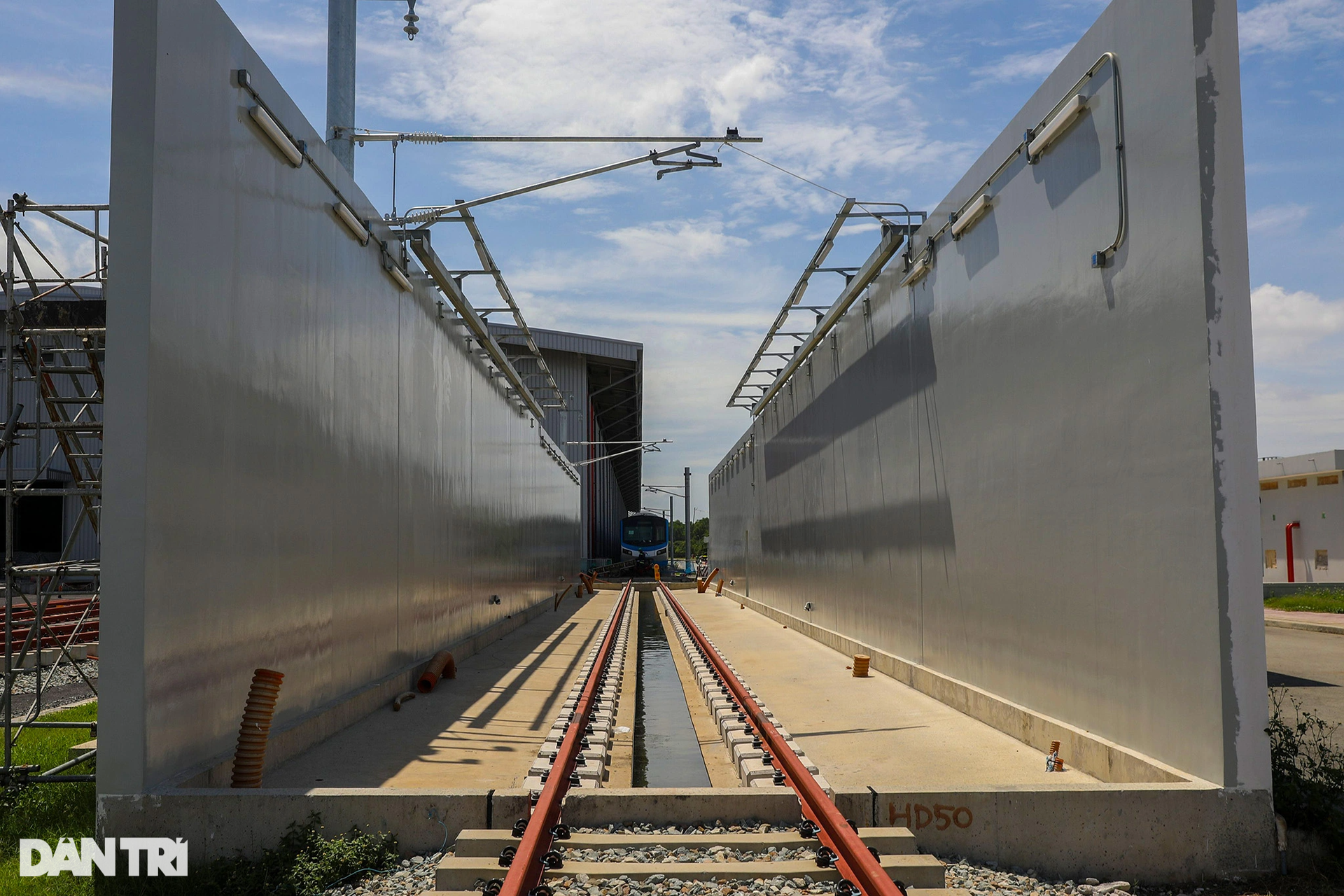 TPHCM: Cận cảnh lắp đặt đoàn tàu số 17 của metro số 1 tại depot Long Bình - 12 TPHCM: Cận cảnh lắp đặt đoàn tàu số 17 của metro số 1 tại depot Long Bình - 12