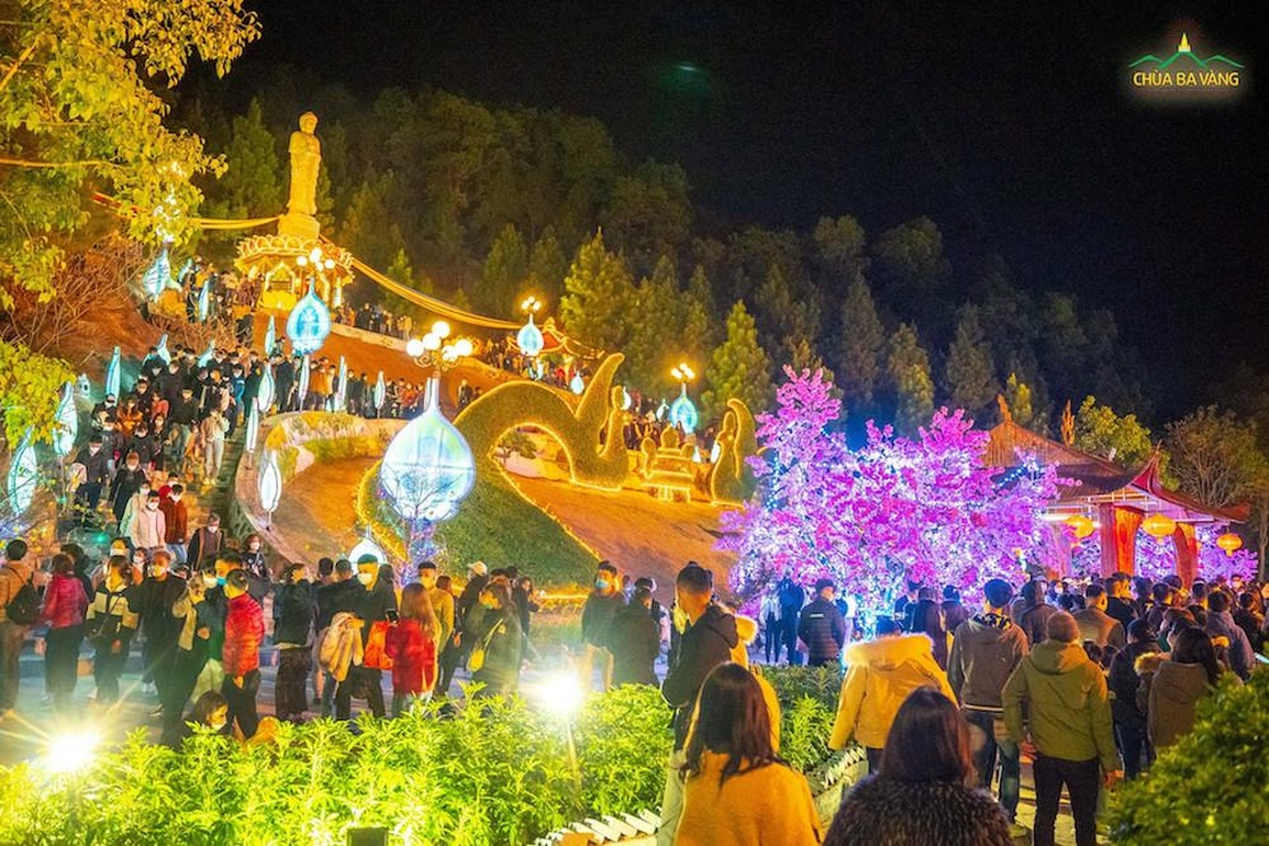 Chùa Ba Vàng - điểm du lịch tâm linh hấp dẫn du khách dịp đầu năm mới - 4 Chùa Ba Vàng - điểm du lịch tâm linh hấp dẫn du khách dịp đầu năm mới - 4