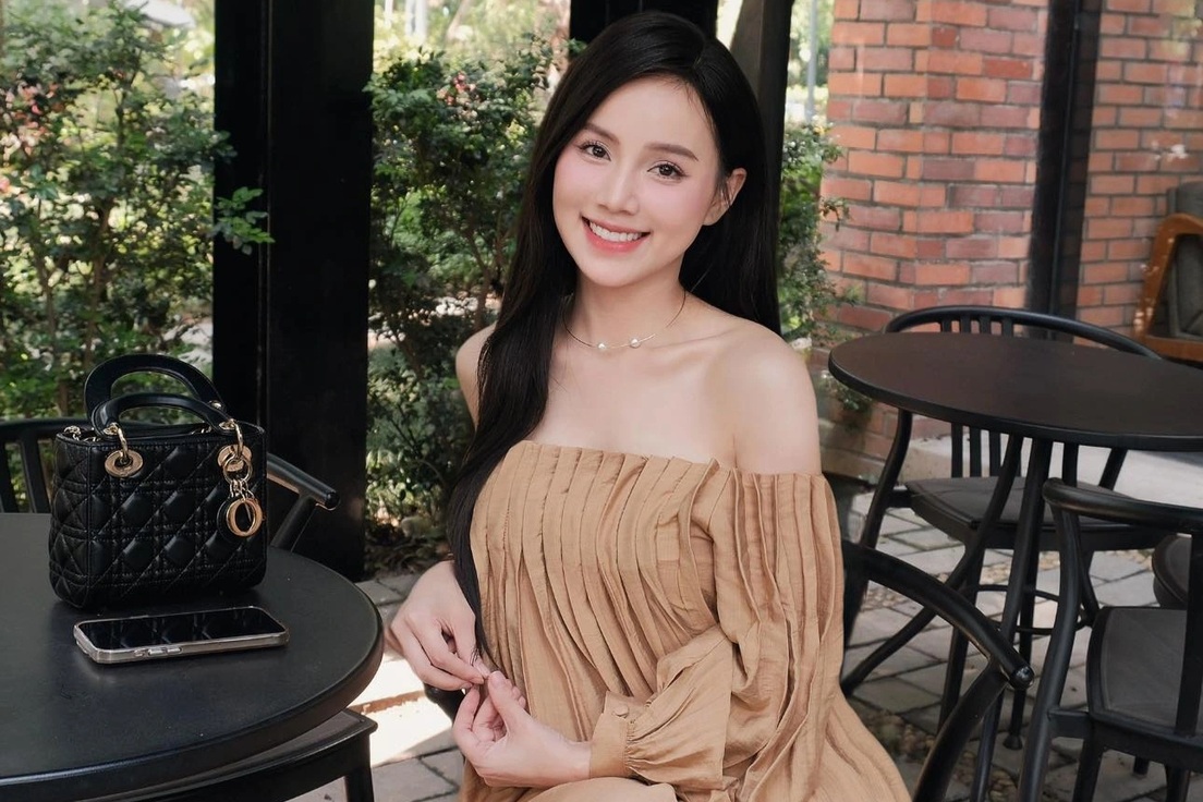 Sắc vóc gợi cảm, thời trang trẻ trung ở tuổi 30 của Minh Thu phim VTV