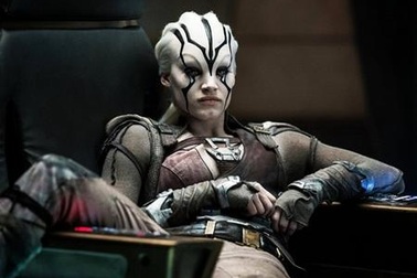 Những màn biến hóa đầy bất ngờ của người ngoài hành tinh trên màn ảnh