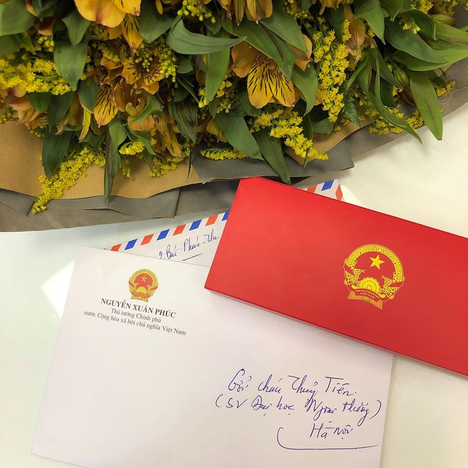 Thủ tướng gửi thư và hoa cho nữ sinh ĐH Ngoại thương bị ung thư vú - 1 Thủ tướng gửi thư và hoa cho nữ sinh ĐH Ngoại thương bị ung thư vú - 1