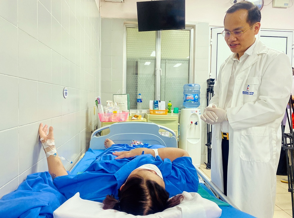 Gặp họa vì hút mỡ bụng, bà mẹ một con rớt nước mắt khi tỉnh lại sau cơn mê - 6 Gặp họa vì hút mỡ bụng, bà mẹ một con rớt nước mắt khi tỉnh lại sau cơn mê - 6