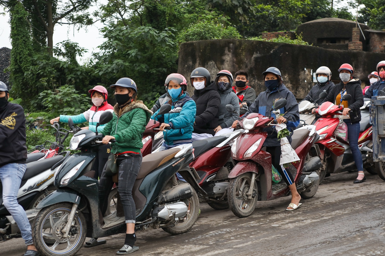 Hải Dương: Hàng ngàn người ùn ùn đợi phà giữa thời dịch Covid-19 - 6 Hải Dương: Hàng ngàn người ùn ùn đợi phà giữa thời dịch Covid-19 - 6