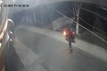 Nhóm côn đồ dùng "mưa" bom xăng đốt nhà dân giữa đêm liệu có thoát thân?