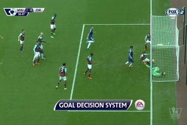 Tình huống công nghệ goal-line xác nhận không có bàn thắng cho Chelsea