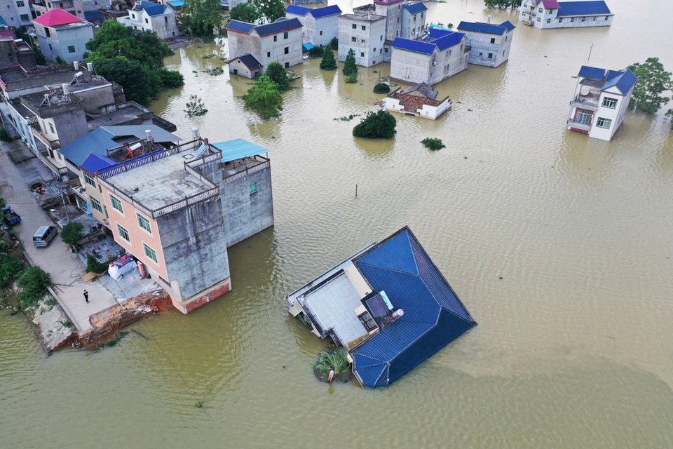 Trung Quốc chật vật ứng phó lũ lụt tồi tệ nhất trong hơn 30 năm - 7 Trung Quốc chật vật ứng phó lũ lụt tồi tệ nhất trong hơn 30 năm - 7