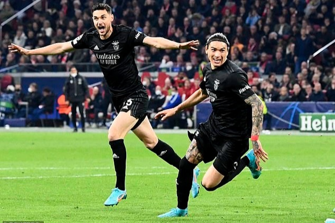 Đánh bại Ajax, Benfica tiến vào tứ kết Champions League - 3 Đánh bại Ajax, Benfica tiến vào tứ kết Champions League - 3