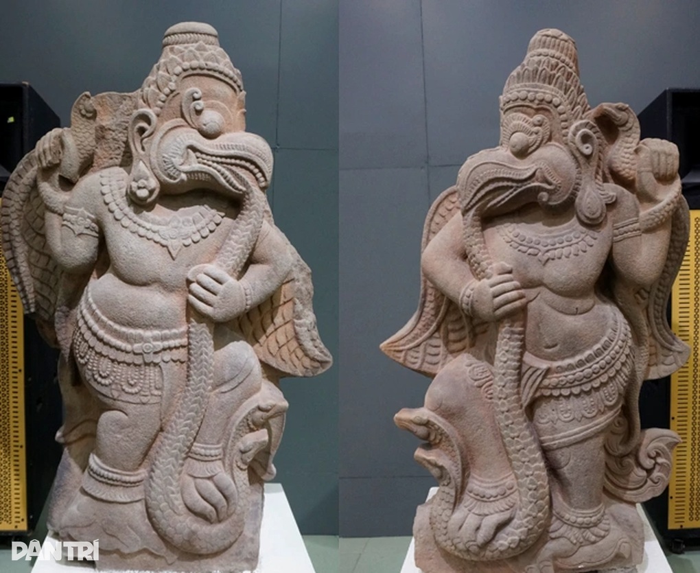 Bảo vật quốc gia và câu chuyện thú vị về chim thần Garuda diệt rắn - 2 Bảo vật quốc gia và câu chuyện thú vị về chim thần Garuda diệt rắn - 2