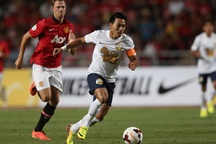 Nhìn sang Thái Lan, bóng đá Việt Nam có thể mỉm cười?