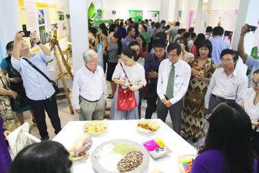 Hấp dẫn hương sắc bánh Huế