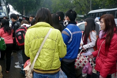 Chọn ngày đẹp xuất hành, SV vẫn méo mặt sau Tết