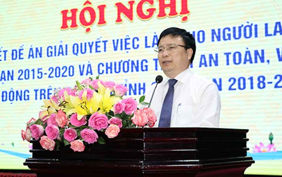 Ông Bùi Đình Long - Phó Chủ tịch UBND tỉnh Nghệ An phát biểu tại hội nghị. Ông Bùi Đình Long - Phó Chủ tịch UBND tỉnh Nghệ An phát biểu tại hội nghị.