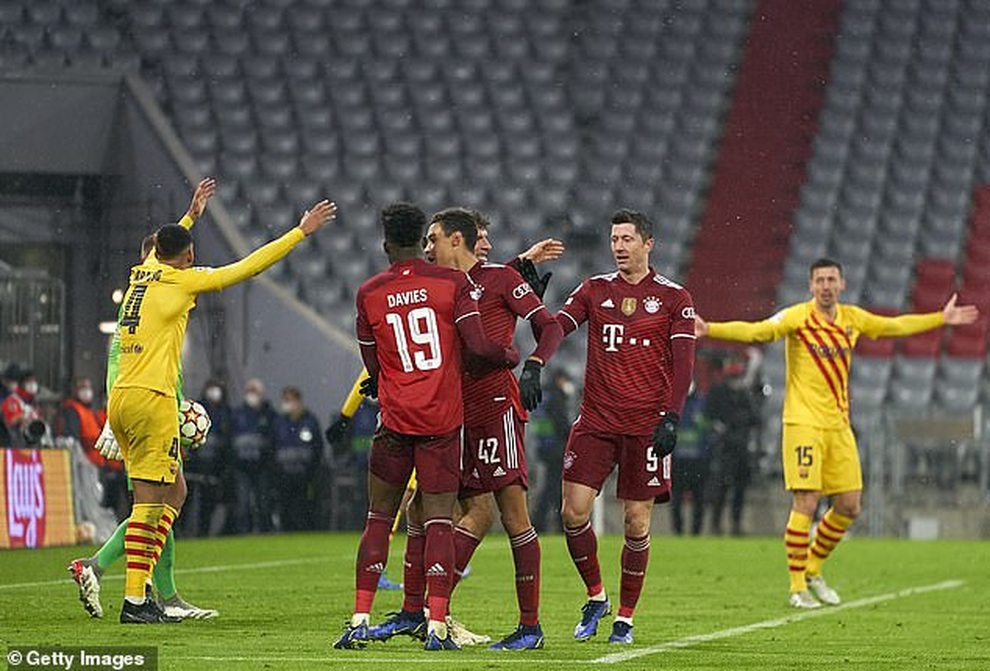 Thua đậm Bayern Munich, Barcelona bị loại ở vòng bảng Champions League - 5 Thua đậm Bayern Munich, Barcelona bị loại ở vòng bảng Champions League - 5